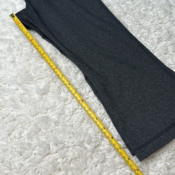 Lululemon Charcoal Cropped Capri Leggings Slight Flare EE28 - Picture 9 of 9